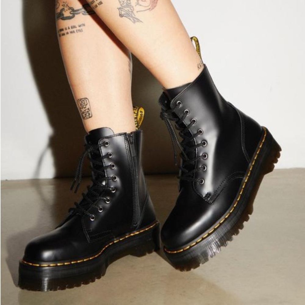 Dr. Martens Soft Leather Chunky Sole Boots Women’s size 7